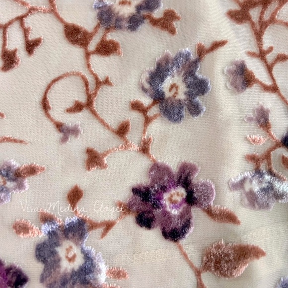 American Eagle Velvet Floral Embroidered Skirt - Fully Lined and Elegant - Picture 2 of 2